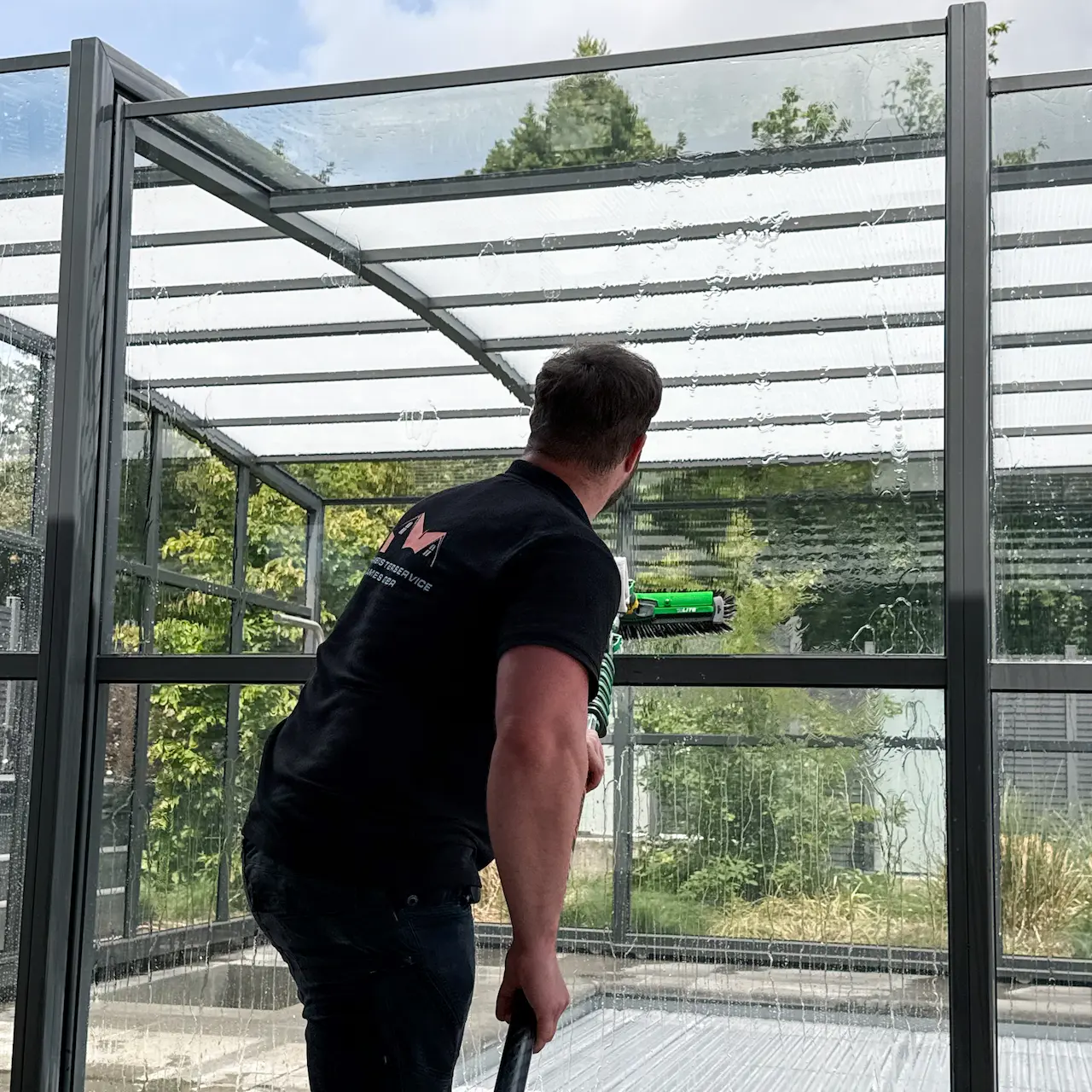 Glasreinigung im Arbeitsalltag
