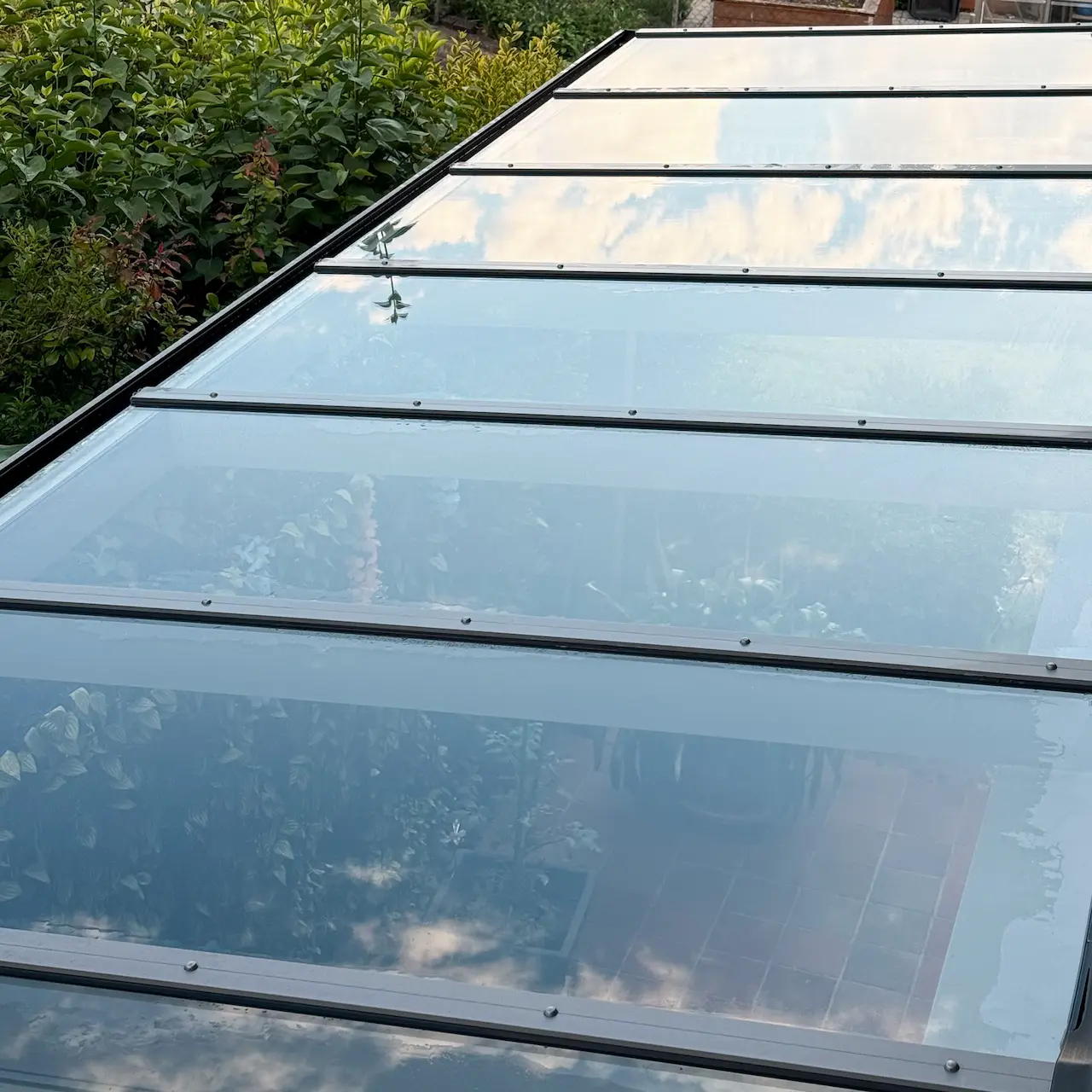 Fenster- und Glasreinigung an einem Gebäude